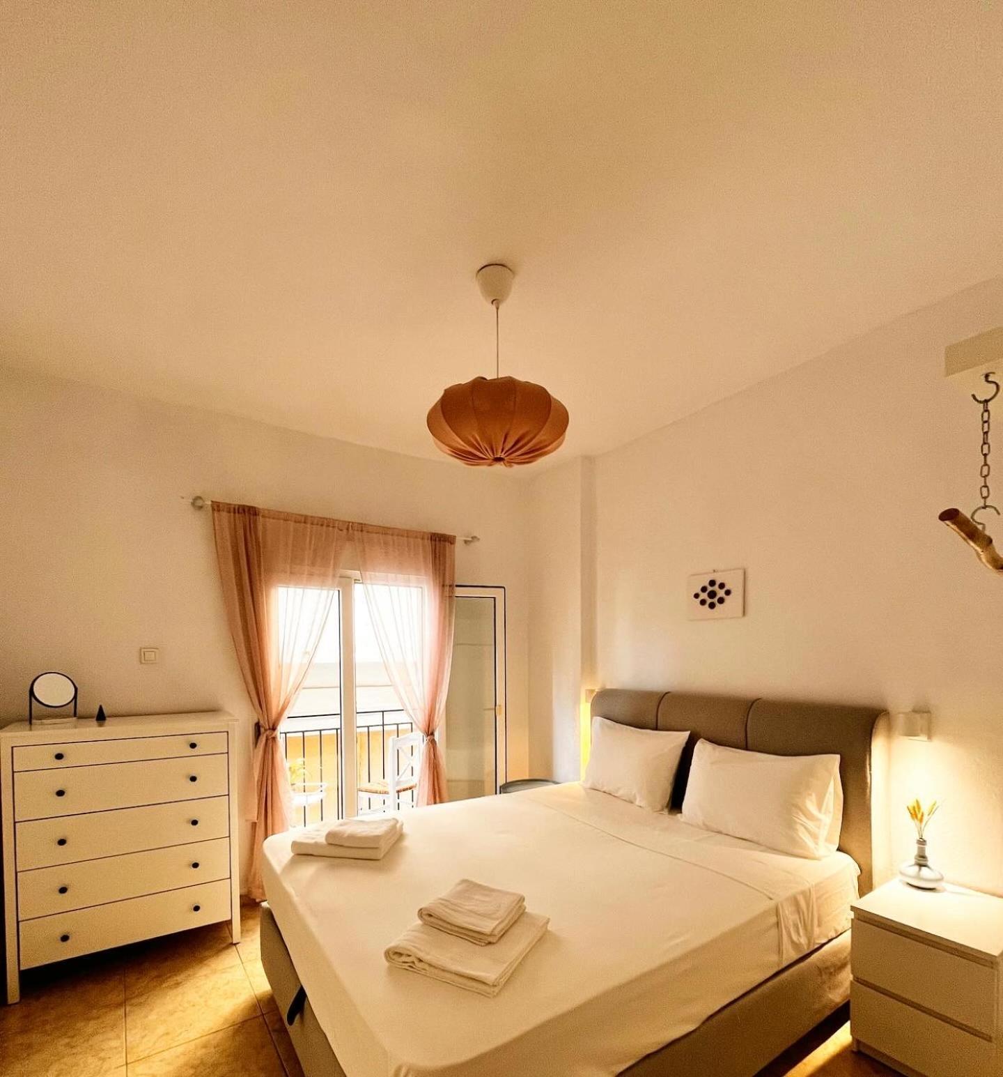 Lucy'S Guest House Skiathos Town Exterior photo